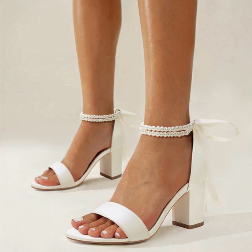 Elegant White Ankle-Tie Block Heel Sandals